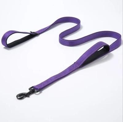 Sells a Reflective and Durable Dog Leash Made of Soft Padded Nylon