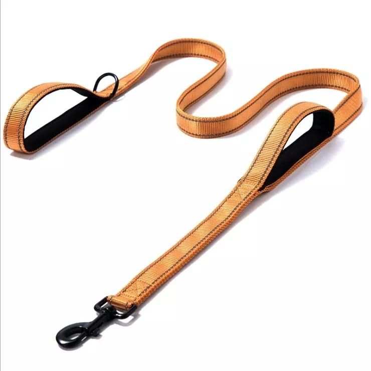 Sells a Reflective and Durable Dog Leash Made of Soft Padded Nylon