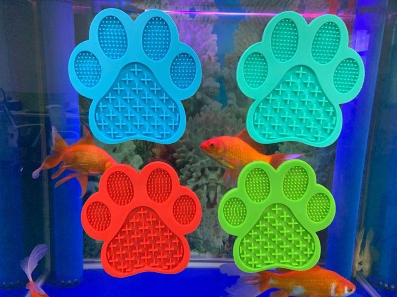 Newest Paw Shape Silicone Pet Dog Lick Mat for Bath Distraction Easy Grooming Slow Feeder Bowl with Suction Cups