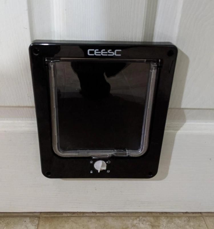 in Stock OEM ODM Pets Products Magnetic Pet Door with 4 Way Locking Cat Doors Flap