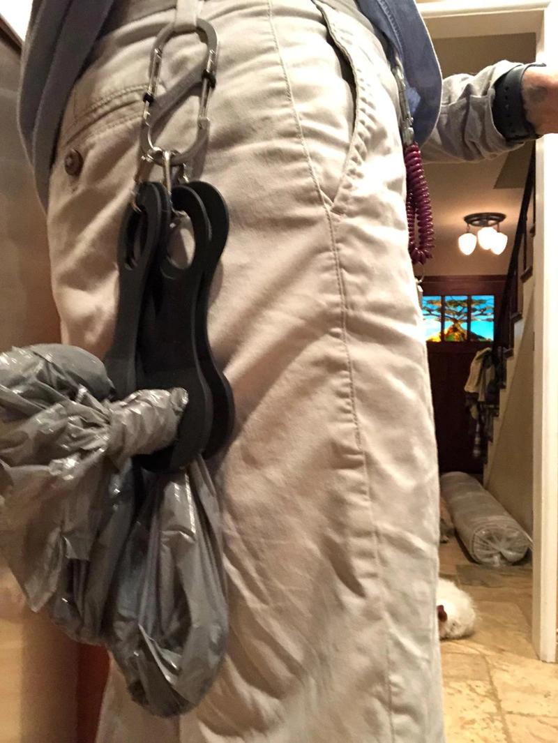 Wholesale Silicone Dog Poop Bag Holder Hands Free Carrier Colorful Waste Bag Clip Leash Dispenser