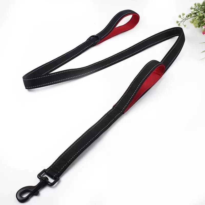 Sells a Reflective and Durable Dog Leash Made of Soft Padded Nylon