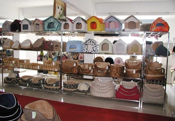 Printed Cotton Cozy Pyramid Hut Pet Bed