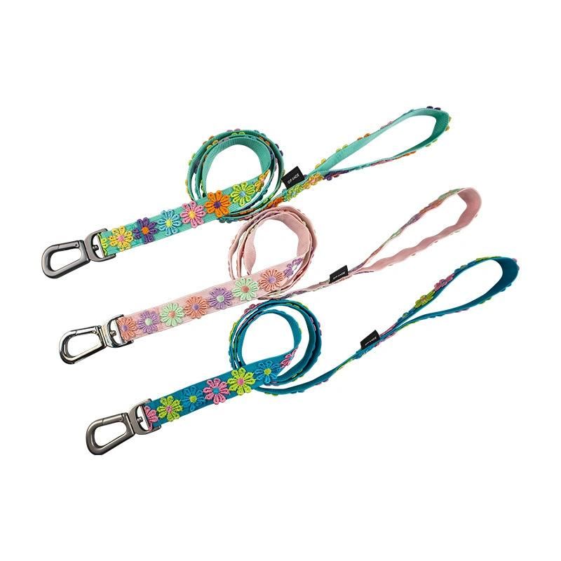 Wholesale Pet Products Knit Pet Dog Leash Dog Collar with Flowers Decoration Lightweight Dog Leash and Collar