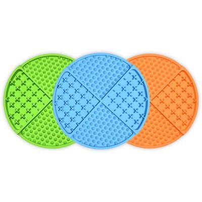 Hot Selling 4 Cavities Dog Slow Feed Lick Pads Supplier Silicone Dog Licking Mat for Anxiety